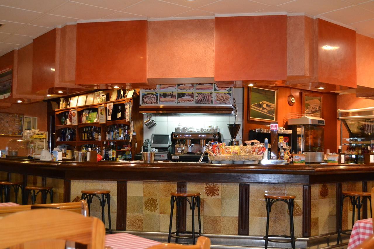 Hotel Restaurante Las Camelias Jarrio Esterno foto