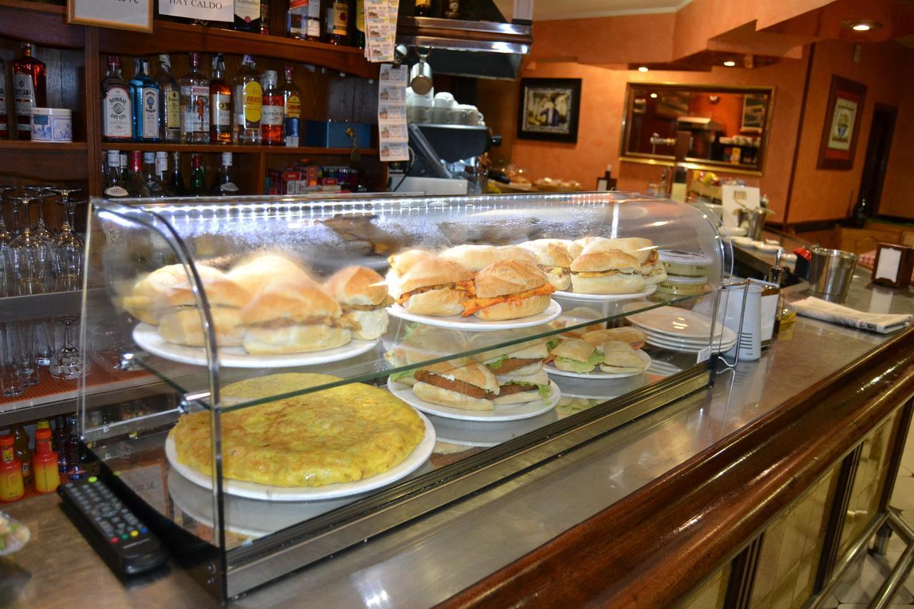 Hotel Restaurante Las Camelias Jarrio Esterno foto