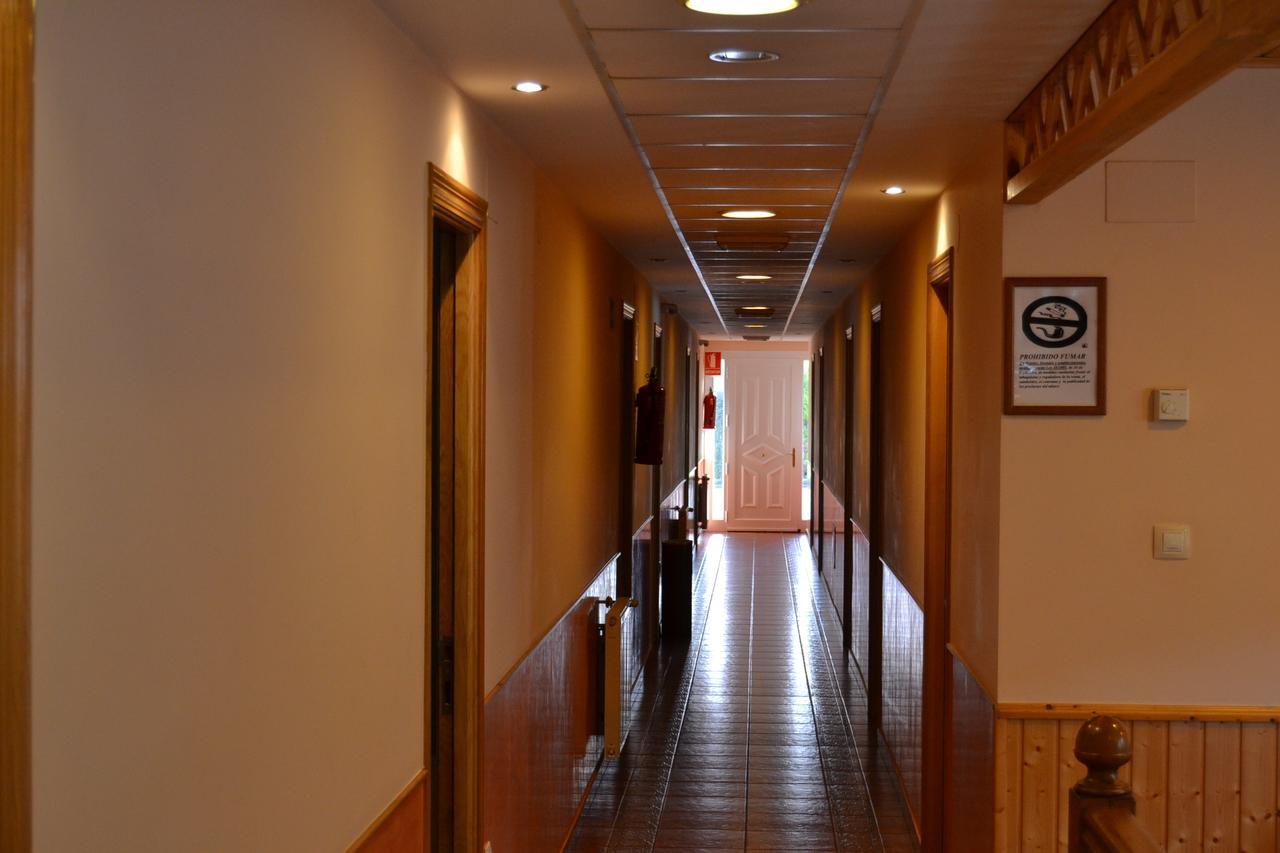 Hotel Restaurante Las Camelias Jarrio Esterno foto