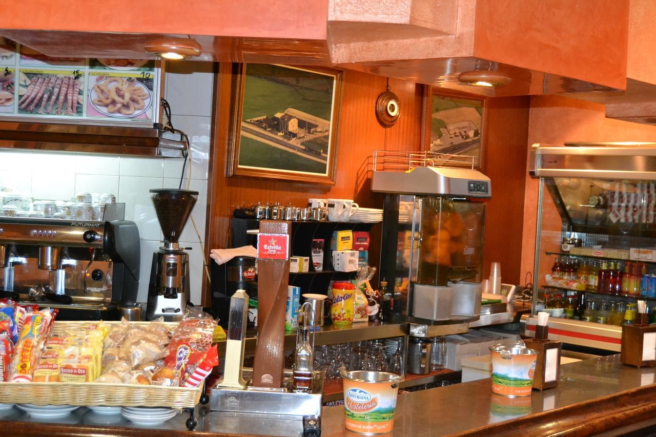 Hotel Restaurante Las Camelias Jarrio Esterno foto