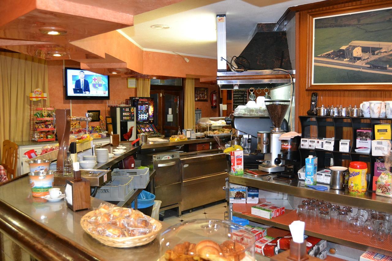 Hotel Restaurante Las Camelias Jarrio Esterno foto