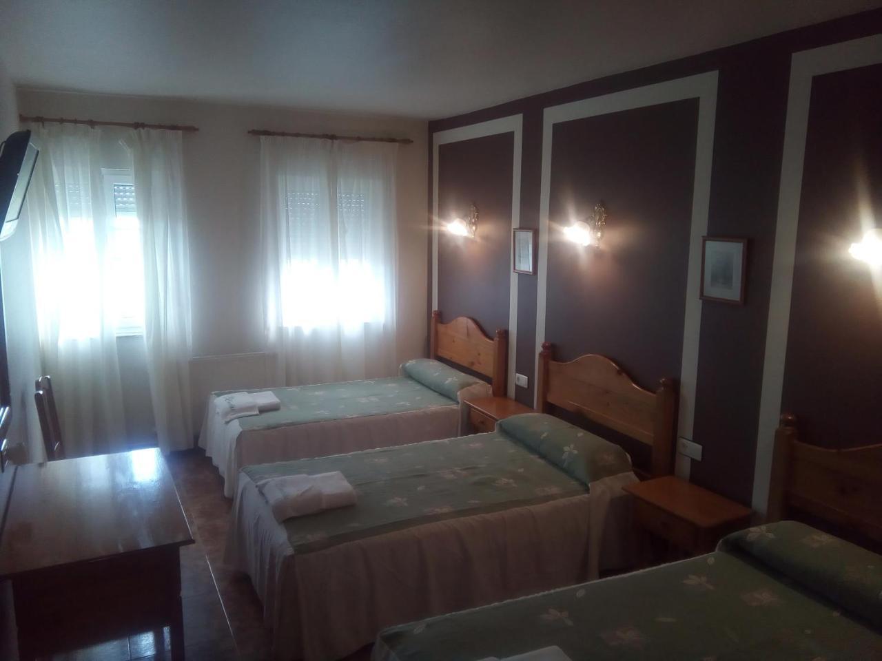 Hotel Restaurante Las Camelias Jarrio Esterno foto