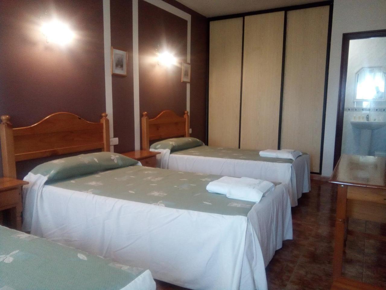 Hotel Restaurante Las Camelias Jarrio Esterno foto